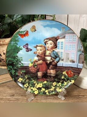 M.I. Hummel “Surprise”, Little Companions Plate Danbury Mint #Q9971